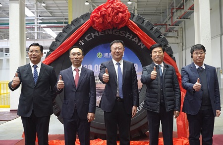 Directivos de PRINX Chengshan en la planta de fabricación OTR