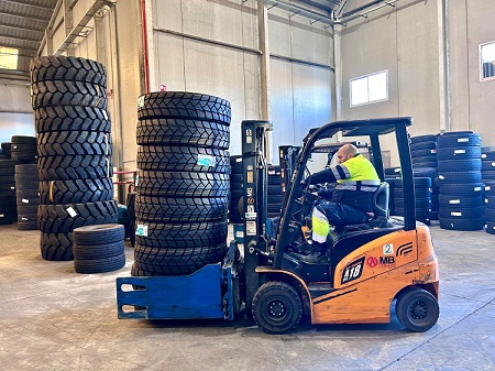 Stock superior a las 8.000 unidades de cubiertas de camión