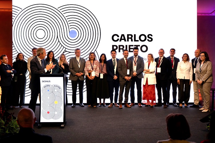 04 Equipo SIGNUS redes.jpg