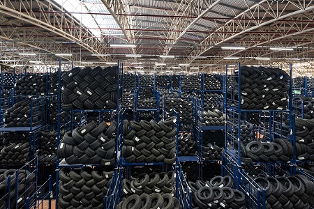 Interior almacén de Top Recambios en Alginet