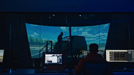 El simulador cuenta con una gran plataforma móvil