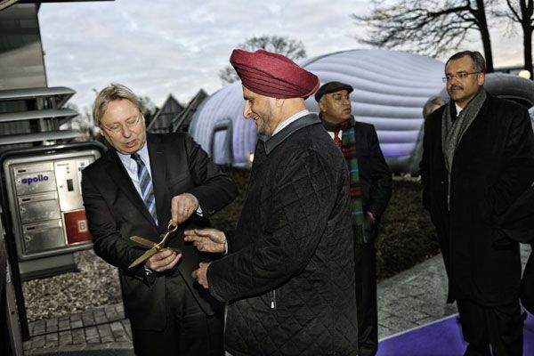 Acto inaugural del cenrto de I+D de Apollo Tyres