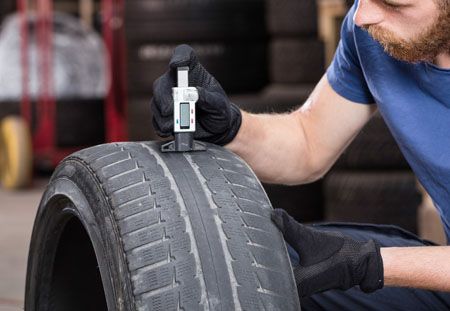 ADINE recuerda revisar los neumáticos