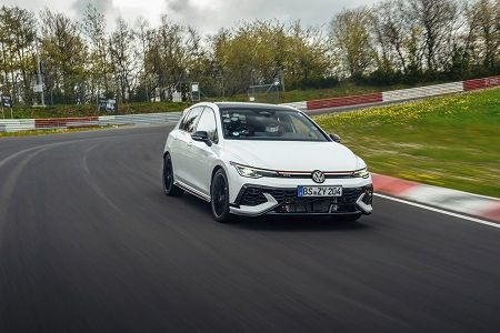 Bridgestone Potenza Race para el 50 aniversario del Volkswagen Golf GTI