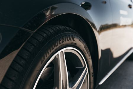 Bridgestone Turanza T005 neumático premium para turismos y SUVs