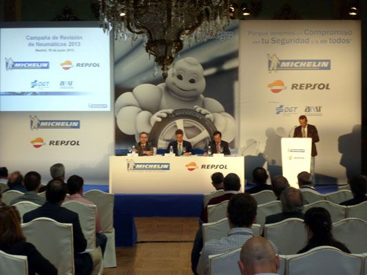 Campaña Revisión Neumáticos 2013