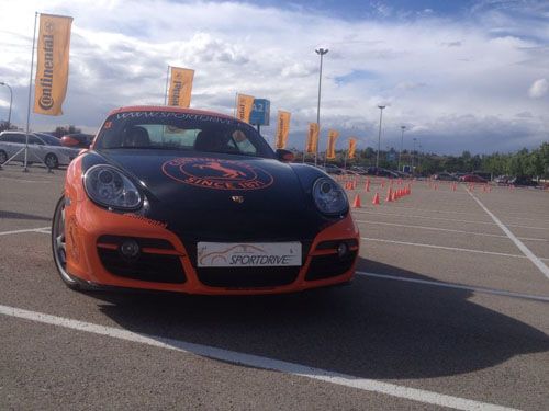 Continental patrocina la Escuela de Conducción Sportdrive