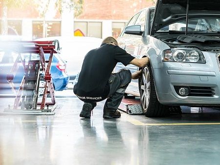 Cuenta con 1500 m² y presta servicio a vehículos de turismo y moto