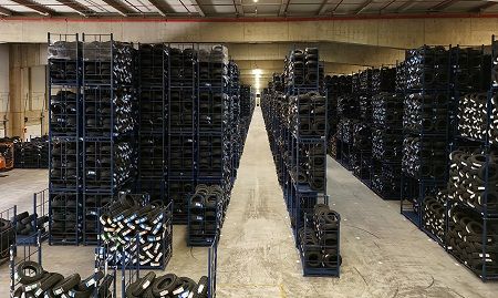 Cuenta con 56 muelles de carga