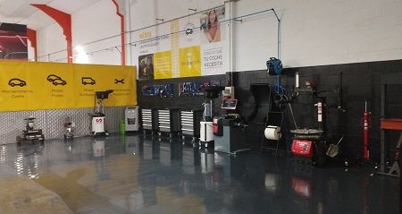 Cuenta con unas instalaciones de 225m2 y 3 elevadores 