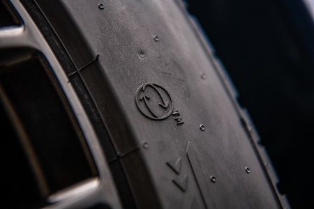 Detalle Logo Pirelli sostenibilidad