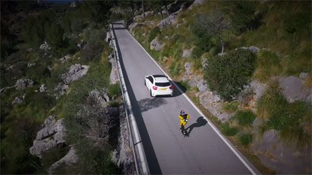 Dunlop Sport Maxx RT2 frente al skater Pete Connolly