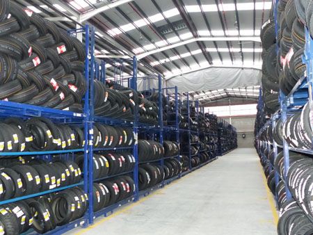 El almacén cuenta con una capacidad para 200.000 neumáticos