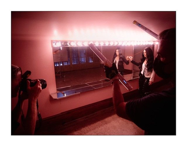 El Calendario Pirelli 2022 de Bryan Adams es 'On The Road' 