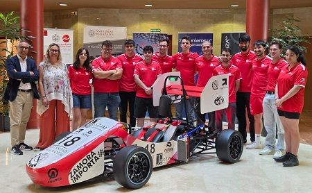 El equipo FormulaUSAL, patrocinado por Grupo Andrés