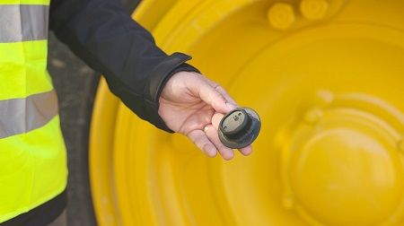 El sensor instalado en los neumáticos controla continuamente la presión y temperatura