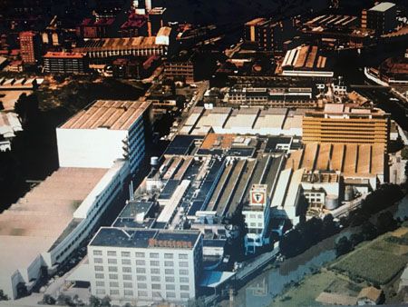 En 1931 en Basauri (Vizcaya) se construyó la primera fabrica en España