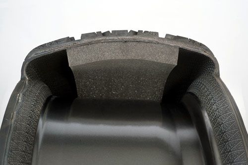 Espuma dentro del neumático que reduce el ruido