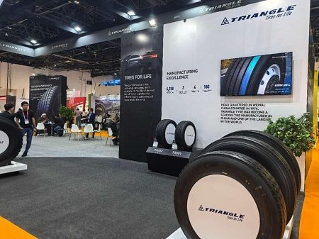 Estand de Triangle Tyre en Dubái