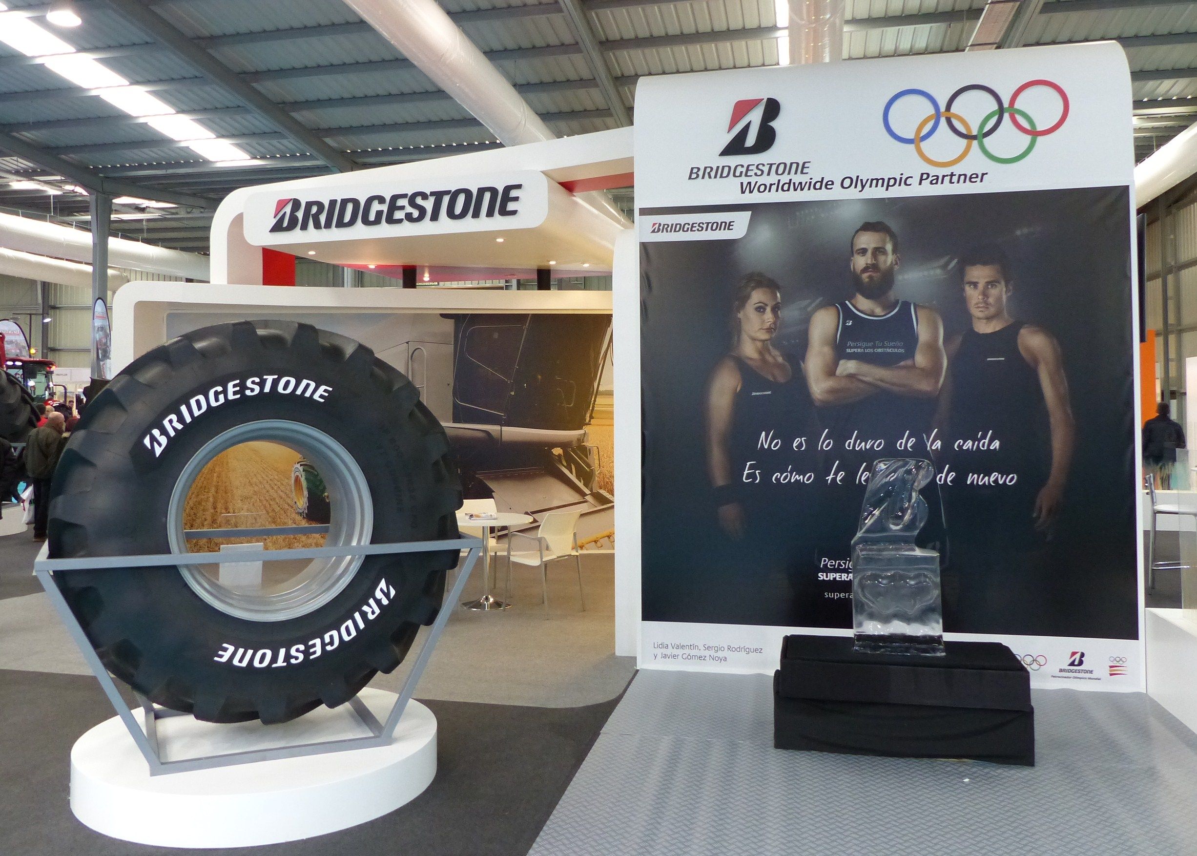 Figuras esculpidas en hielo realizadas en directo en Bridgestone