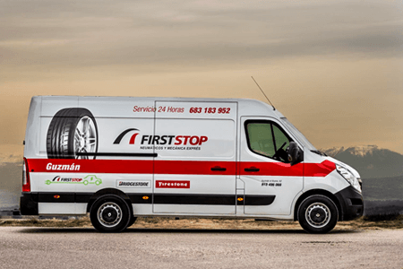 First Stop pone en marcha el primer servicio móvil con estación de carga 