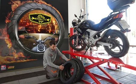 Grupo Soledad distribuirá neumáticos para moto Avon Tyres