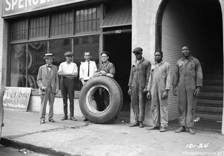 Harvey Firestone fundó en 1900 The Firestone Tire & Rubber Co