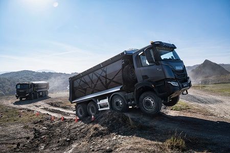 IVECO elige de serie la gama EnduTrax de Apollo Tyres