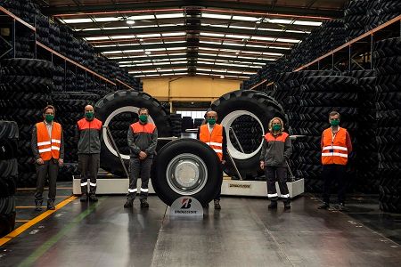 Javier López Marcano visita la planta de Bridgestone en Puente San Miguel