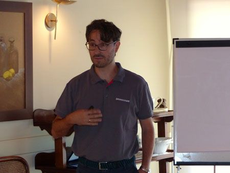 José Palomares de Bridgestone durante la presentación del nuevo VX-TRACTOR