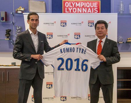 Kumho con el Olympique de Lyon