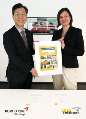 Kumho renueva su compromiso con la seguridad vial