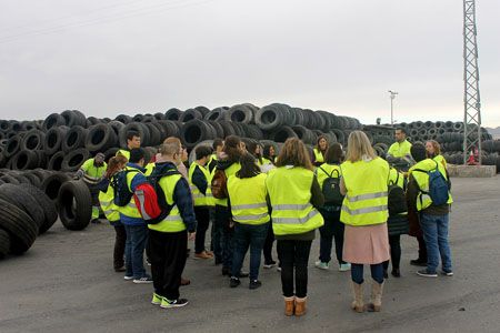 La asociación Down Alicante visita la fábrica de neumáticos de Insa Turbo