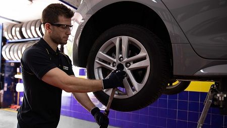 Llevar siempre la presión correcta alarga la vida del neumático