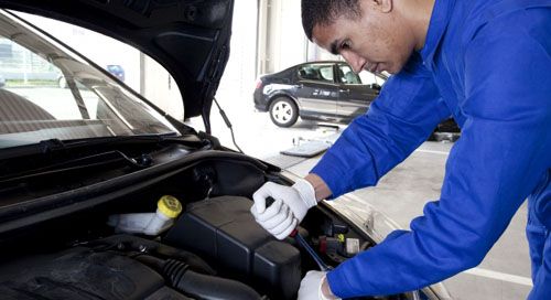 Los ingresos de los talleres caen un 4,1% en 2014