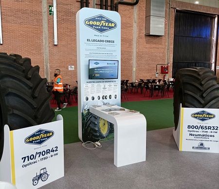 Los visitantes pueden encontrar en el stand de NEX numerosos regalos 