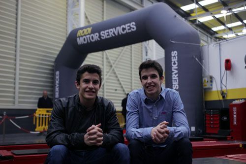Márc y Álex Márquez en el nuevo centro de Rodi