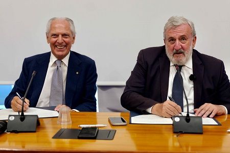 Marco Tronchetti Provera y Michele Emiliano