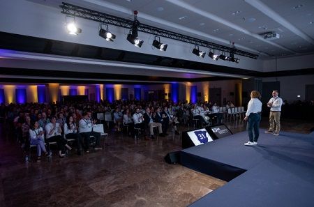 Margarita  Acuñas durante la  reunión anual de Vulco