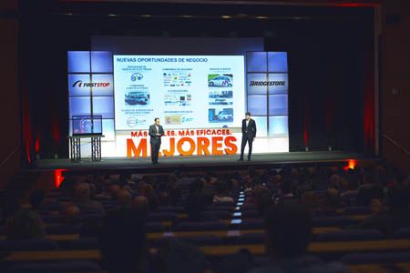 Mark Tejedor de Bridgestone y José Manuel Ledo