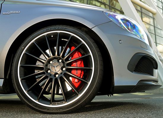 Mercedes A45 AMG con Dunlop Sport Maxx RT