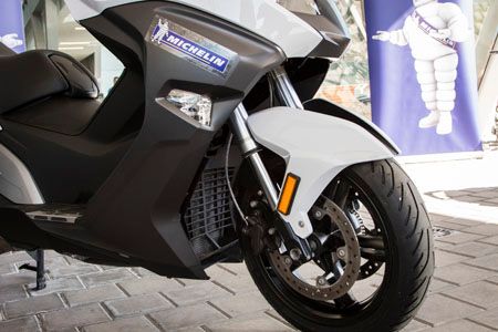 Michelin presenta 2 gamas para maxi-scooter
