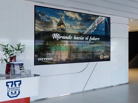 'Mirando hacia el futuro', slogan de la Convención