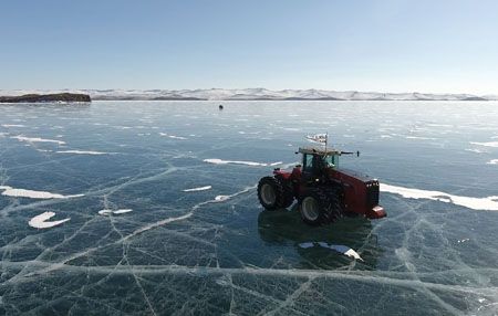 Mitas explora el lago Baikal congelado