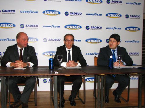 Mitchell Peeters, Félix Serrano y Alberto Villarreal