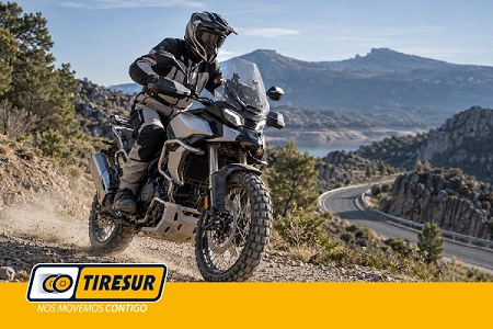 Claves para elegir la marca definitiva de neumáticos de tacos para moto de Trail 