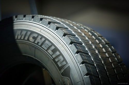 Neumático específico para semi-remolque