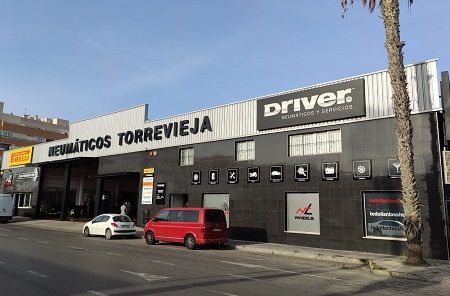 Neumáticos Torrevieja, con los colores de Driver Center