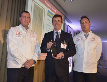 Nick Harley, recibiendo el galardón a Goodyear Dunlop