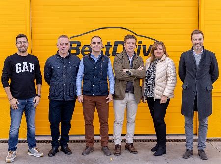 Ofrece servicios de turismo, camión y moto